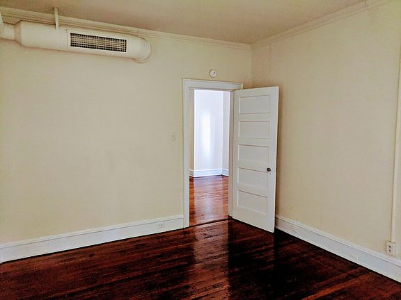 5th image of 1128 W Grace St #10