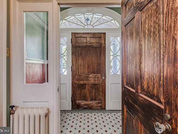 5th image of 1028 Potomac Ave