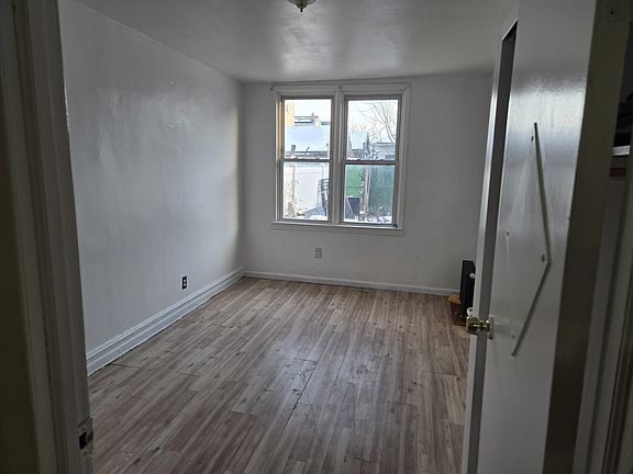 5th image of 126-14-101 Avenue Richmond Hl #1