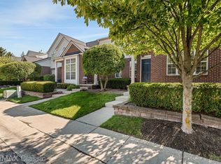 6104 Jasmine Dr, Walled Lake, MI 48390