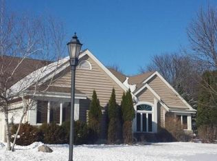 N25W26372 Foxcroft Dr, Pewaukee, WI 53072