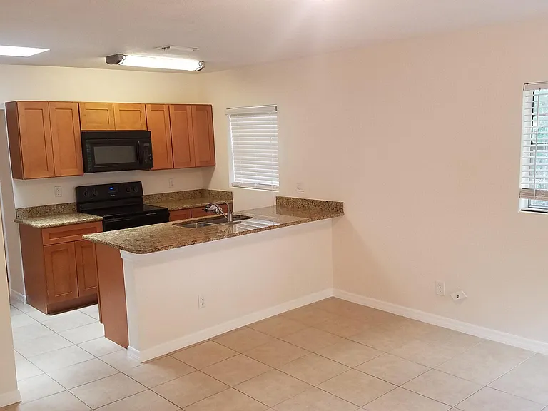 7708 Prato Ave — Photo 4