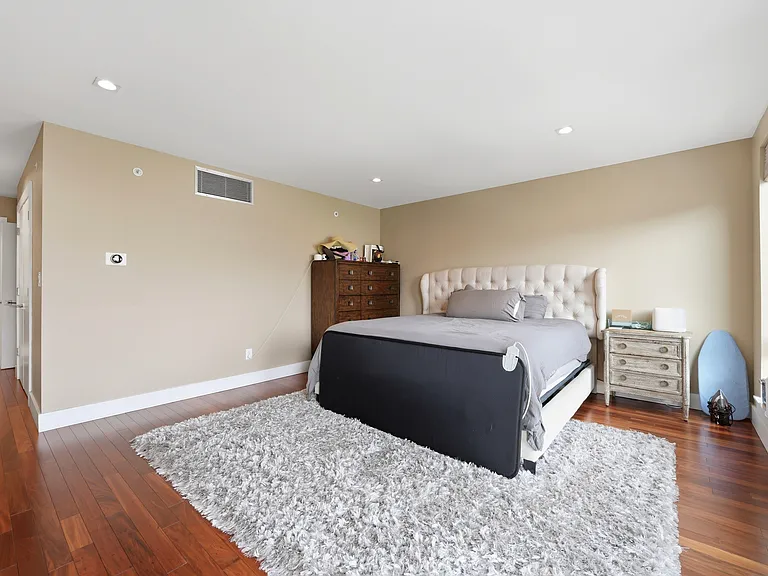 1302 S 20th St — Photo 27