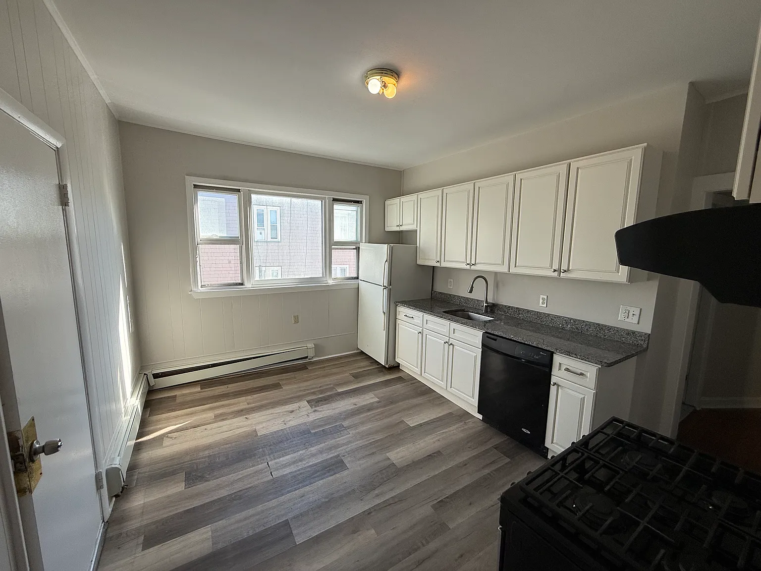4 bed, 1.5 bath, 1250 sqft, $3,995 — Photo 3