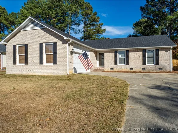 7473 Fairpoint Dr, Fayetteville, NC 28314