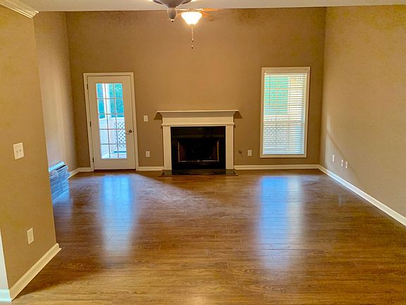 2nd image of 3921-209 Riverlook Pkwy SE #5