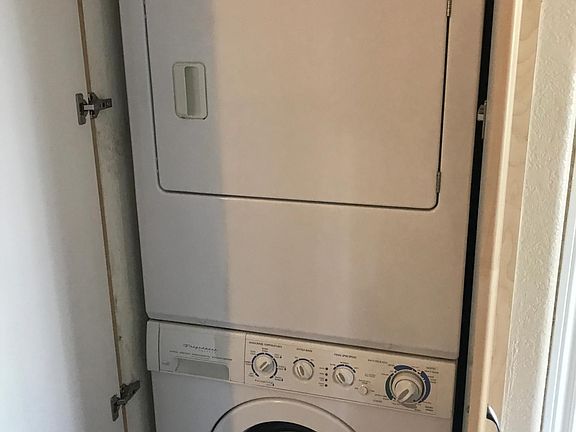 4th image of 300 N El Molino Ave Unit 302
