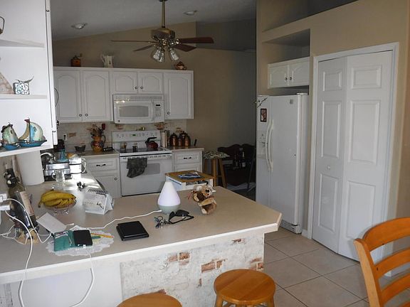 4th image of 3303 Travelers Palm Dr