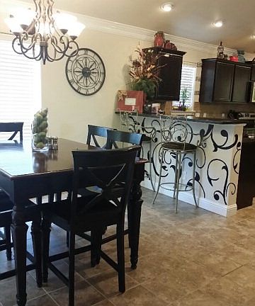 3rd image of 9211 Holiday Dr