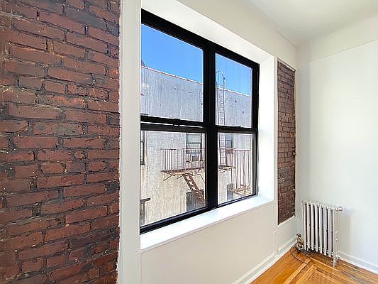 5th image of 1086 President St APT 43