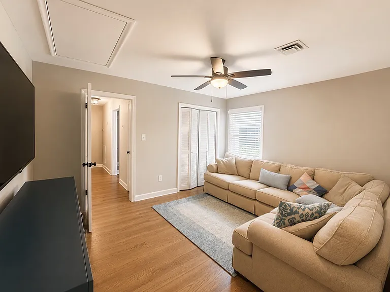 1360 Sycamore Rd — Photo 19