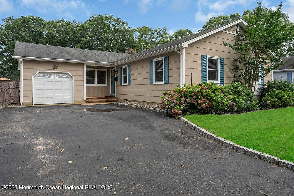 3 bed, 1476 sqft, $3,700 — Photo 1