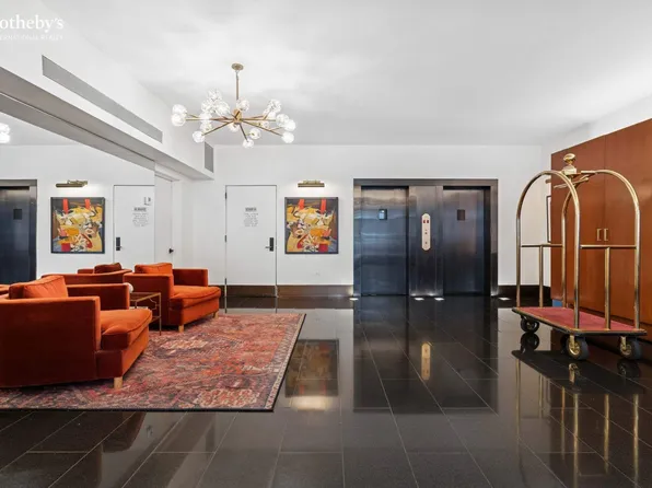 135 East 54th Street image 9 of 10