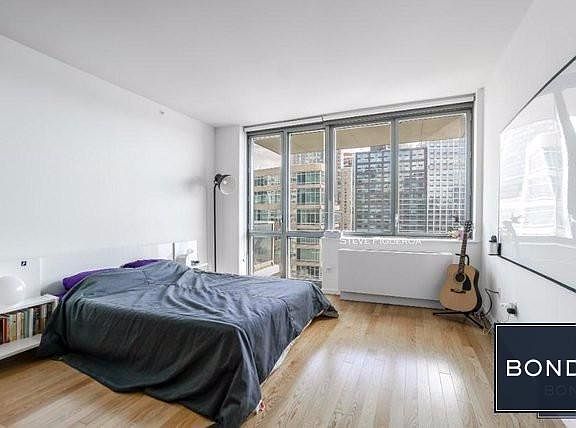 4th image of 4610 Center Blvd APT 2405