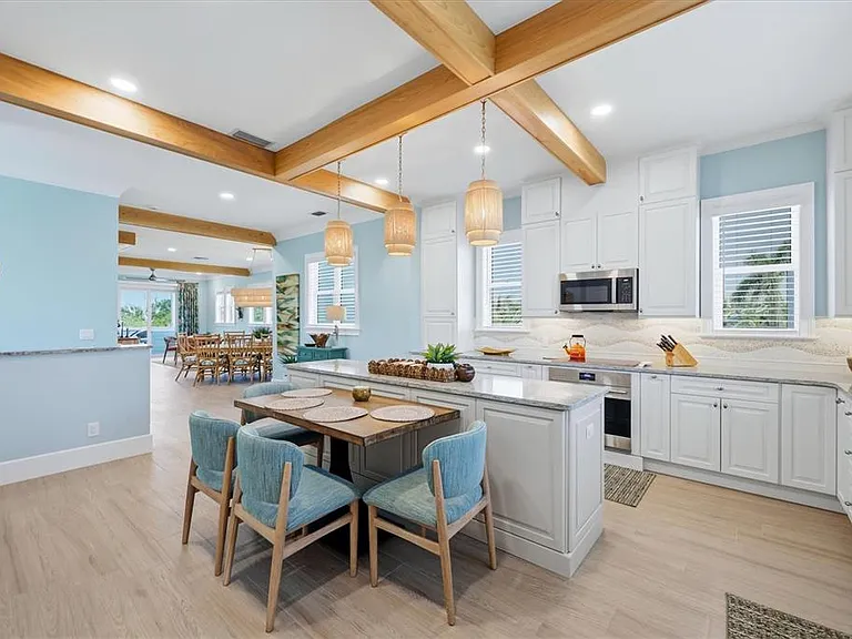 115 Aqua Ln — Photo 20