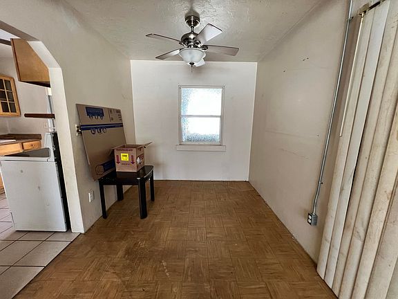 4th image of 804 Oak St