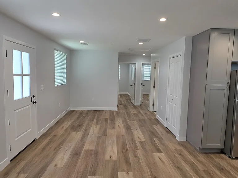 1695 N Oxford Ave #2 — Photo 4