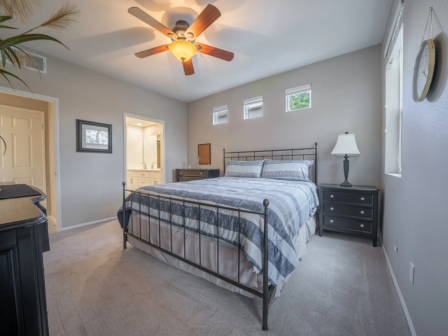 2 bed, 1101 sqft, $2,700 — Photo 2
