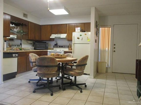 5th image of 3113 Laguna Blvd #122