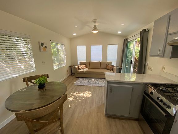 3rd image of 1111 Poinsettia Ave