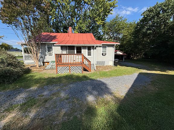 5th image of 562 York Ave