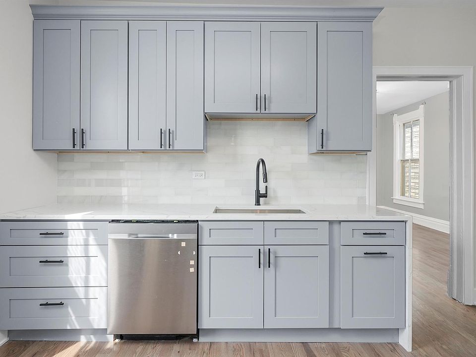 1st image of 3020 N Clybourn Ave #2