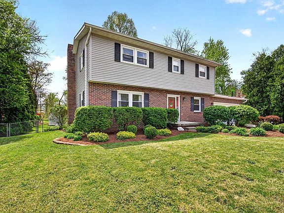 2nd image of 4021 W Glen Oaks Dr