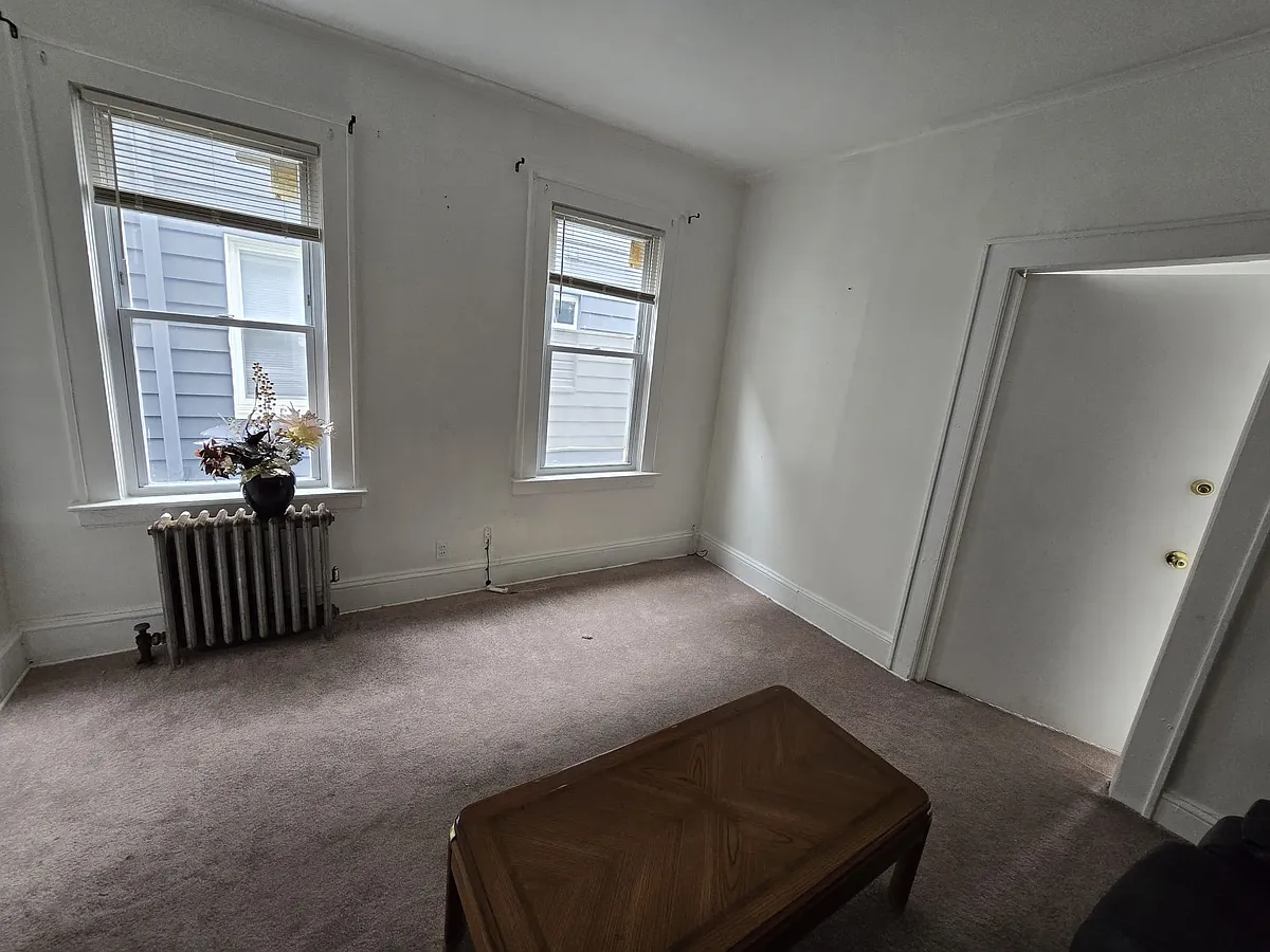 Building Photo - 633 Maple Ave #1