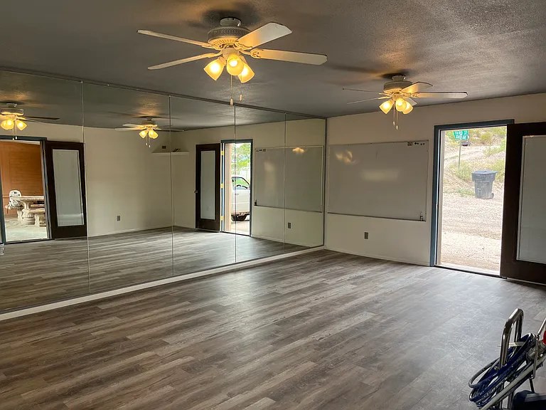 701 Center Ave — Photo 37