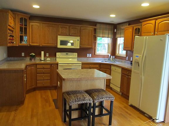 3rd image of 8827 Northway Cir