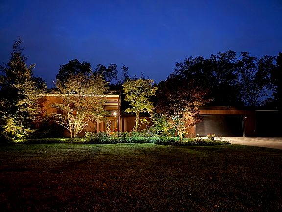 3rd image of 2424 Londonderry Rd