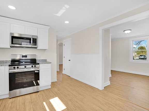 4th image of 107 Beauregard Ter