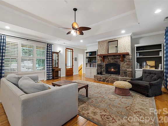 4th image of 312 E Forest Pl