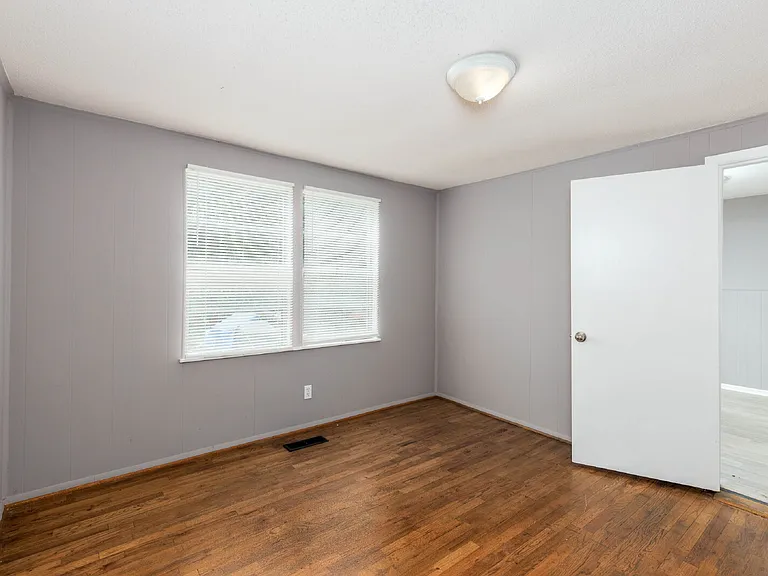 208 9th Ct S — Photo 12