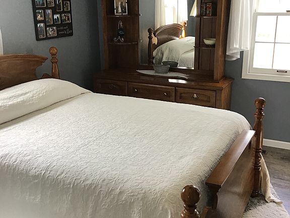 2nd image of 147 Holiday Dr