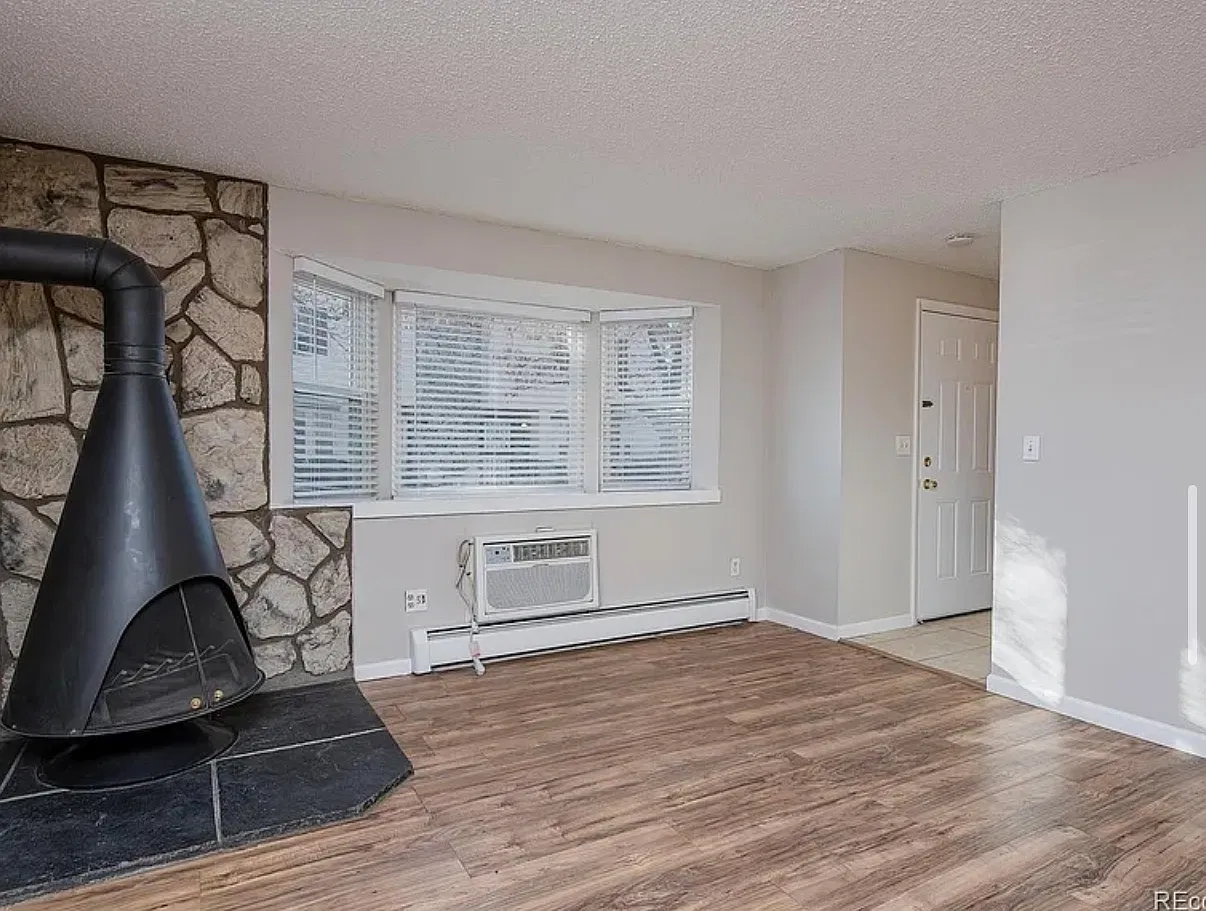 2 bed, 1.5 bath, 944 sqft, $1,850 — Photo 2