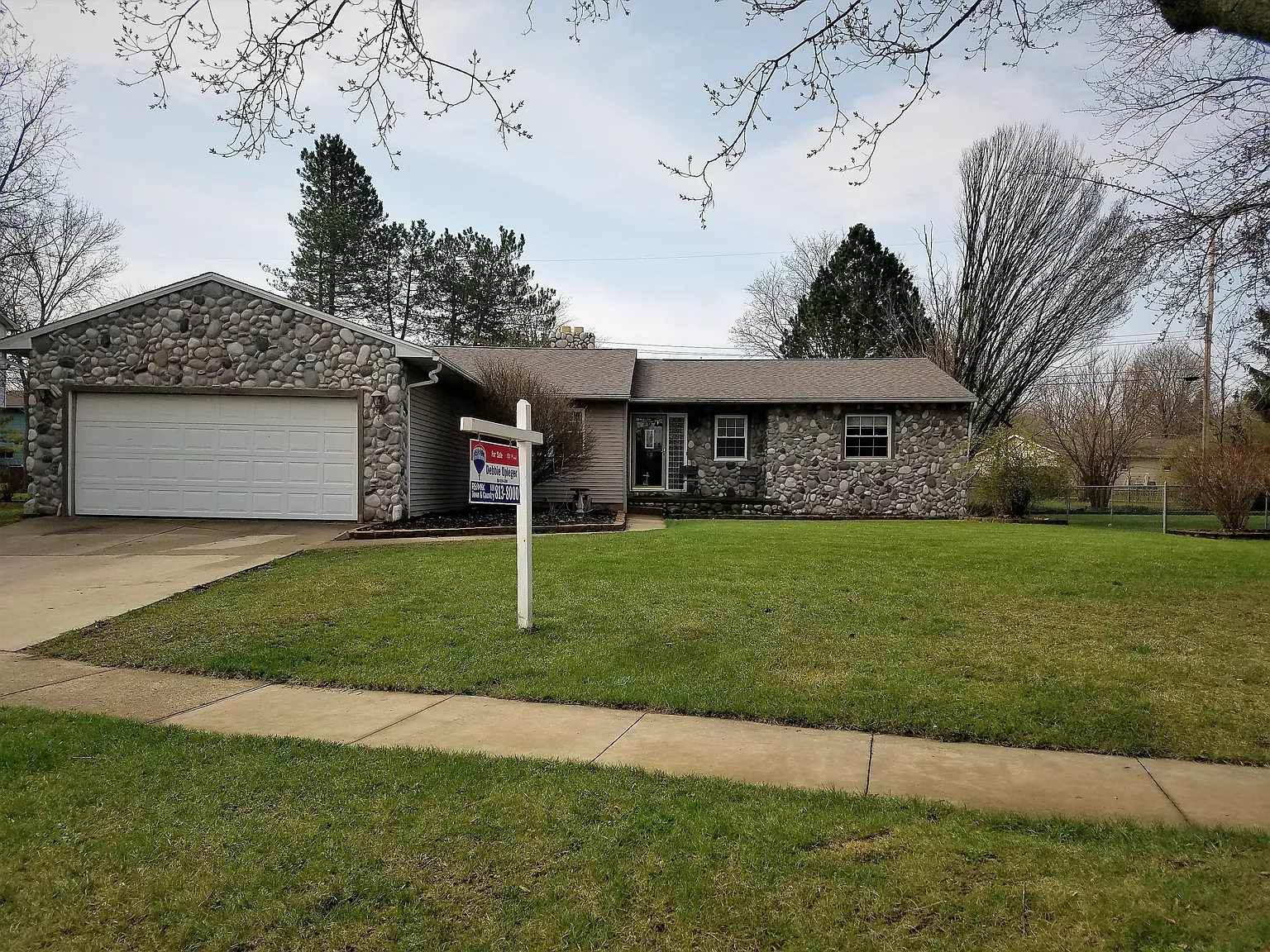 1136 Springview Dr photo 1