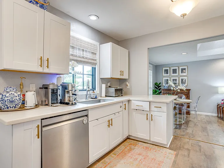 4632 Pershing Ave — Photo 8