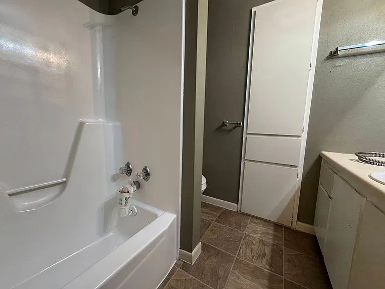 4504 Chase Cir — Photo 13
