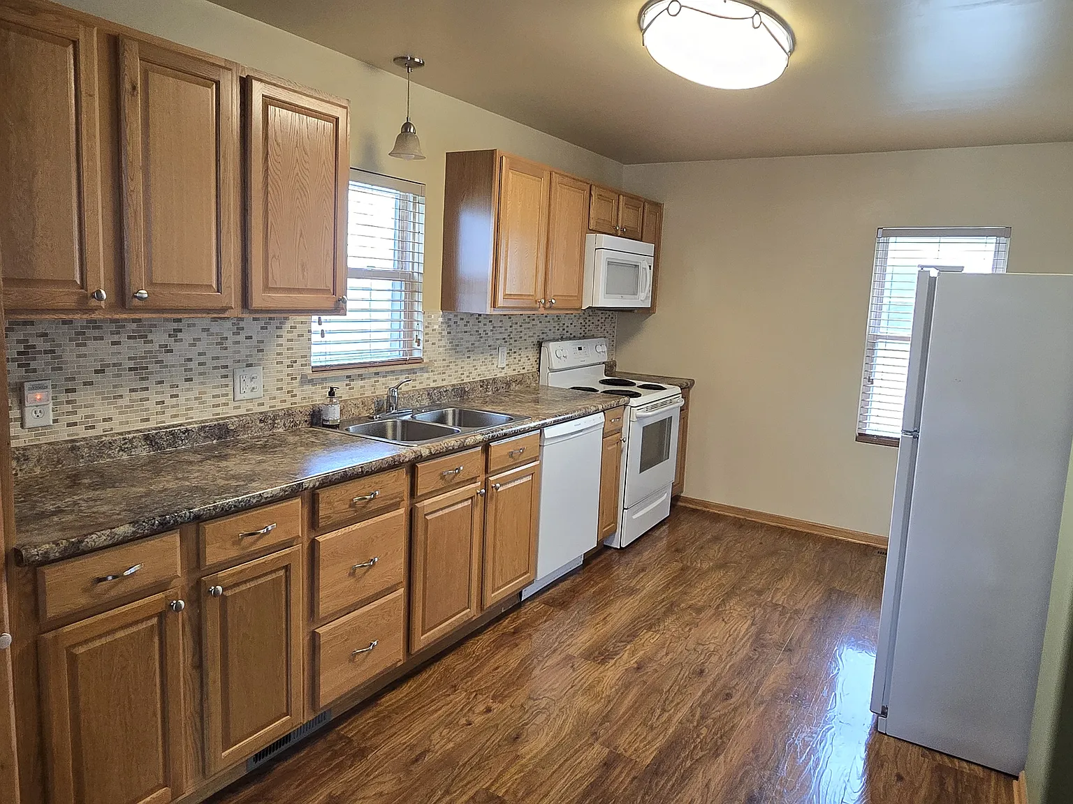 3 bed, 1200 sqft, $1,425 — Photo 3