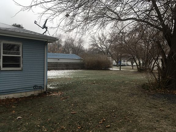 2nd image of 325 E Beech St
