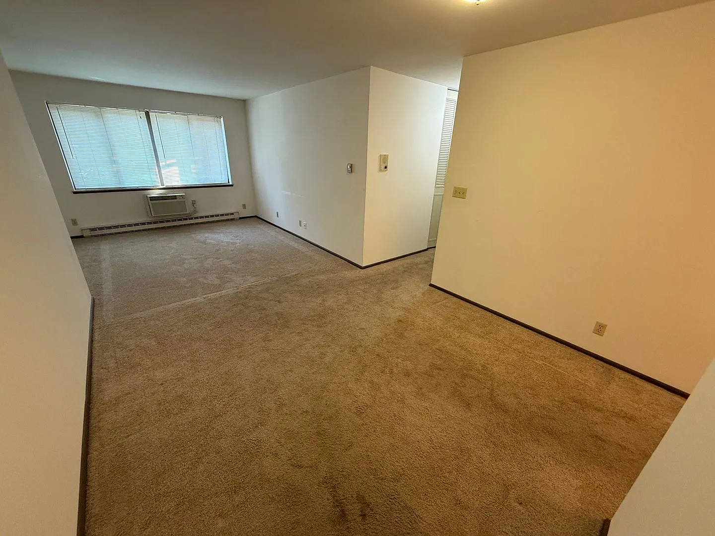 425 E. Henry Clay St. — Photo 4
