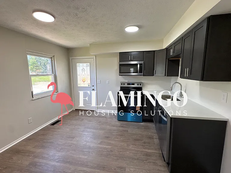 1272 Clement Ave — Photo 4