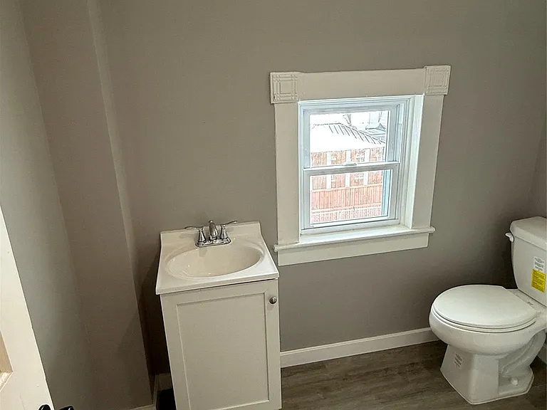 276 E Chicago Blvd — Photo 16