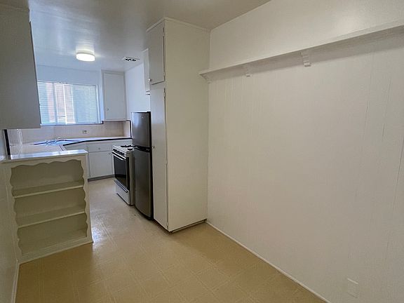 4th image of 1802 N Alexandria Ave #3