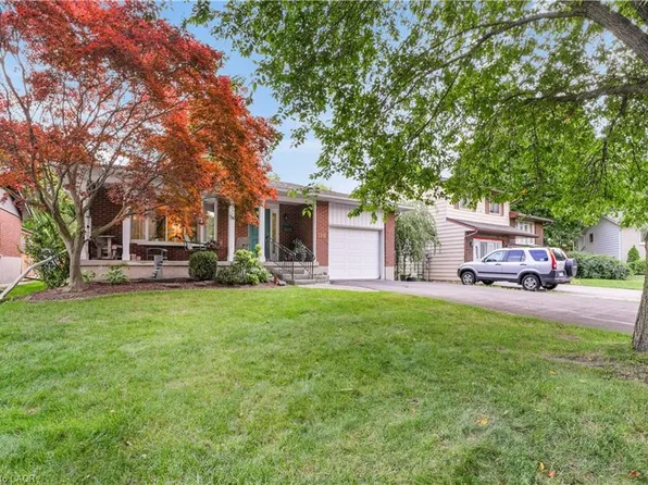 310 Daleside Pl, Waterloo, ON N2L 5M4