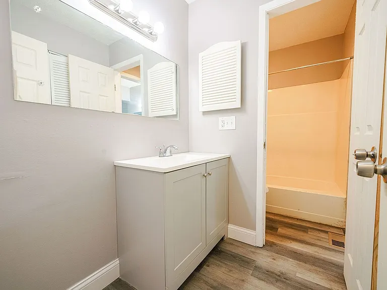 100 Heritage Cir #144 — Photo 5