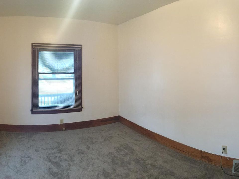 1st image of 130 W 32nd St