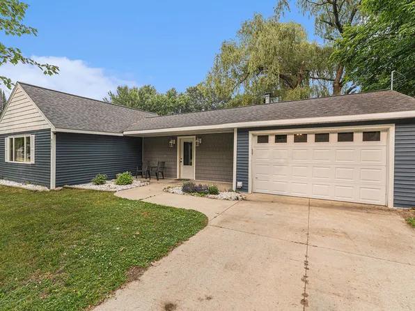 917 Peach St, Whitehall, MI 49461