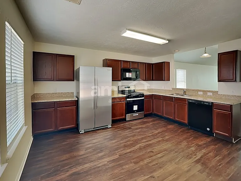 3919 Hawthorn Glen Ct — Photo 4